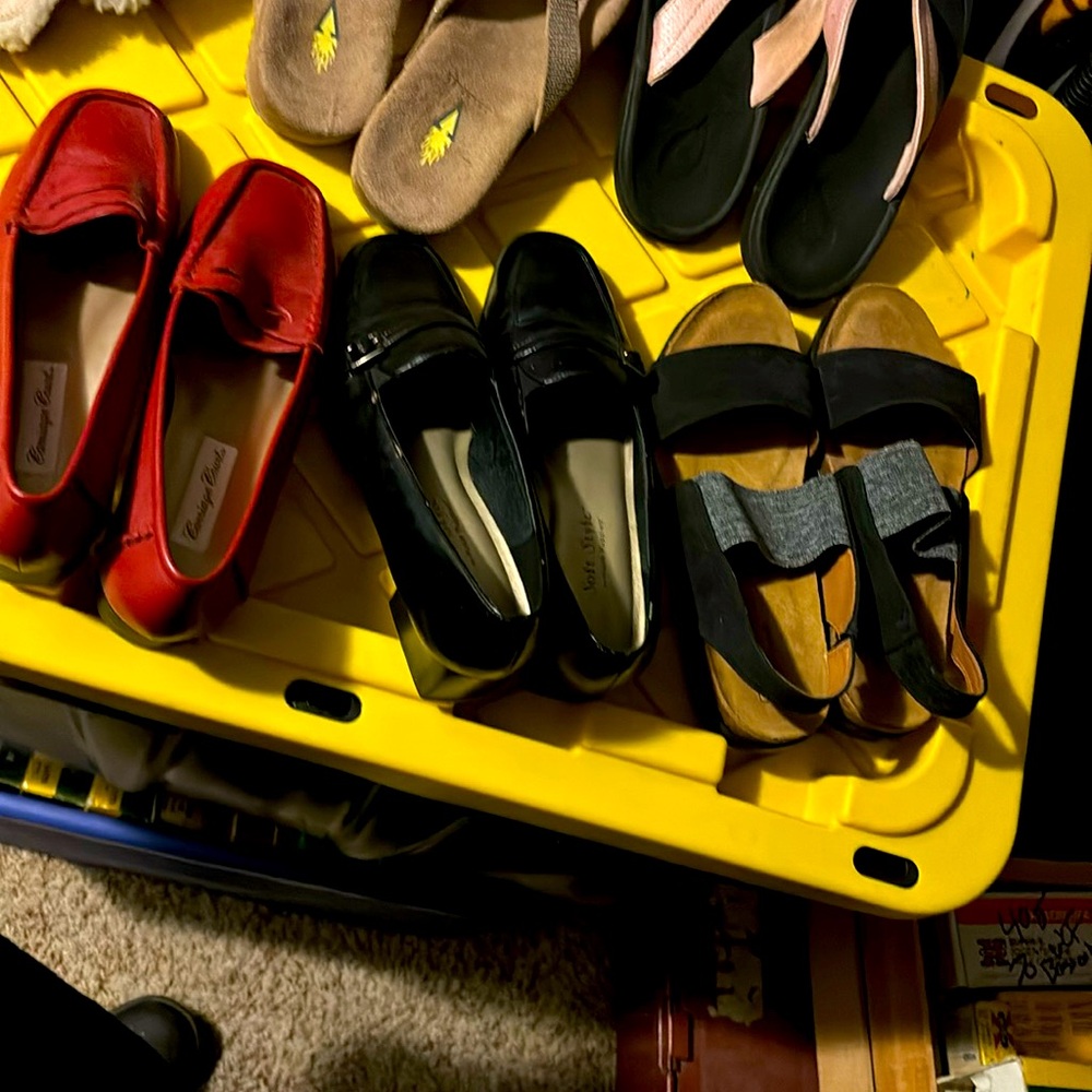 Dress shoes for women size 7, multiple different brands. Excellent prices.